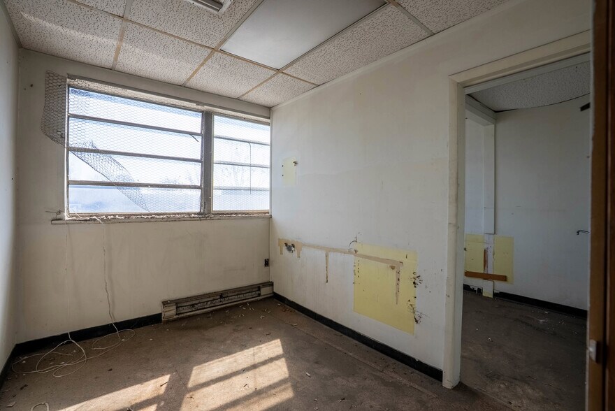 More Photos Of 14-18 N 52nd St, Philadelphia Storefront Retail Office For Sale