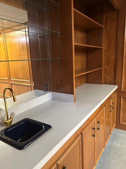 More Photos Of 818 N Raguet St, Lufkin Light Distribution For Sale