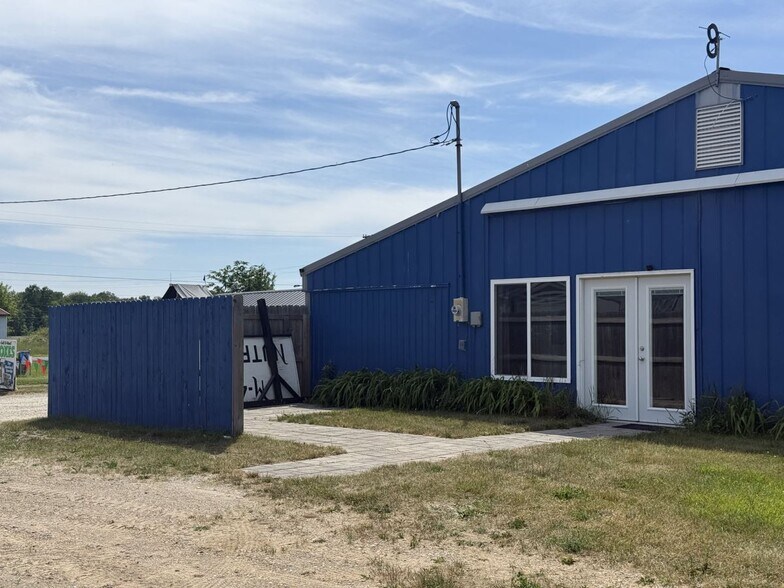 More Photos Of 65994 M 43, Bangor Freestanding For Lease