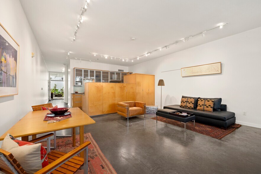 More Photos Of 615 Hampton Dr, Venice Apartments For Sale