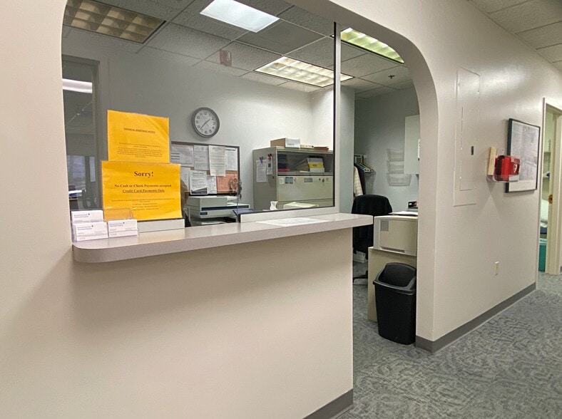 More Photos Of 20 Pondmeadow Dr, Reading Medical For Sale