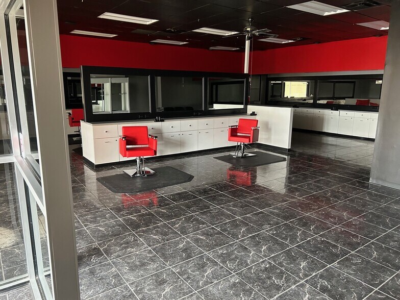 More Photos Of 286-298 W Tienken Rd, Rochester Hills Storefront For Lease