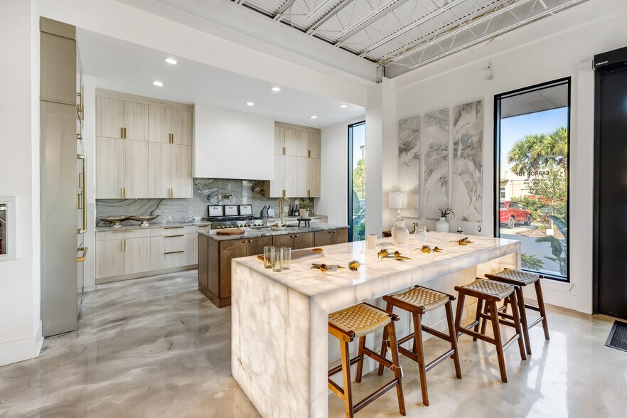 More Photos Of 12870 US Hwy 98, Miramar Beach Showroom For Sale