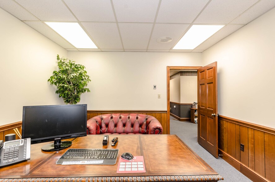 More Photos Of 215 Church St, Lenoir Office For Lease