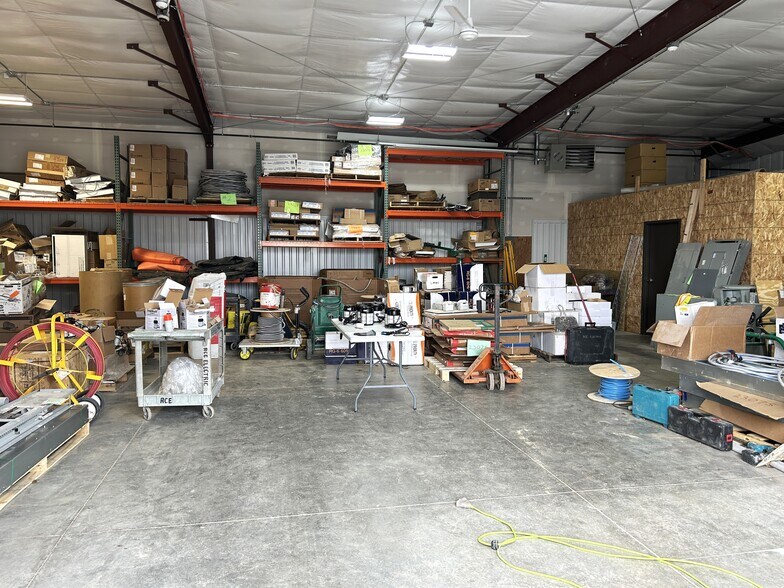 More Photos Of 6909 Seybold Rd, Madison Research And Development For Lease