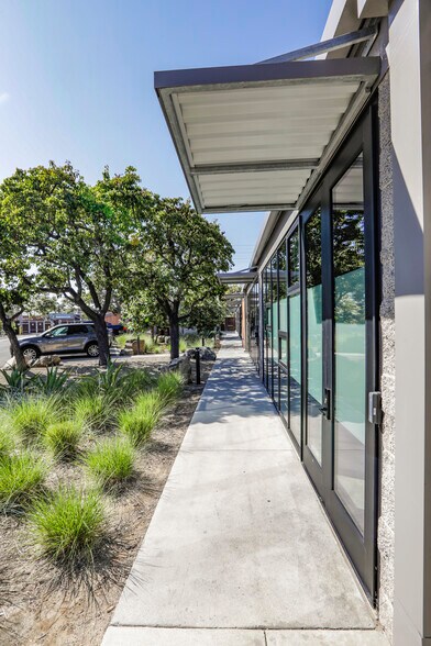 More Photos Of 606 Venice Blvd, Venice Office For Sale