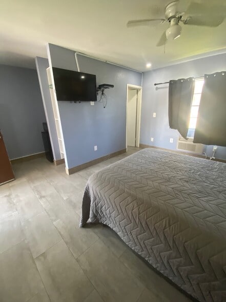 More Photos Of 3400 S US Highway 17/92, Casselberry Hotel For Sale