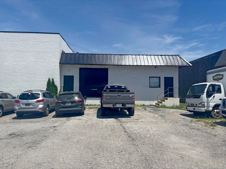More Photos Of 6068 Baumgartner Industrial Dr, Mehlville Warehouse For Sale