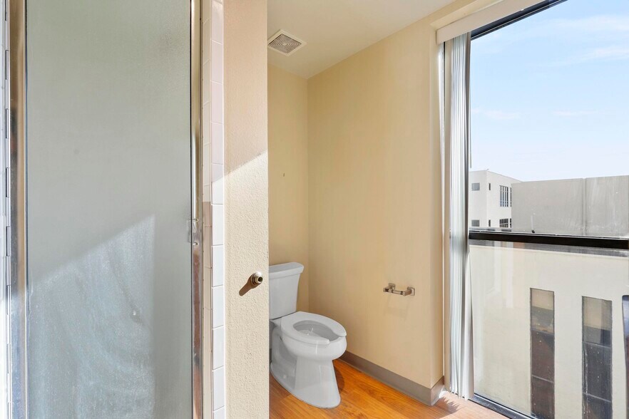 More Photos Of 11801 South Fwy, Burleson Hospital For Sale