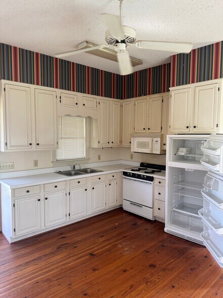 More Photos Of 2898 US-701 Hwy, Four Oaks Industrial For Sale