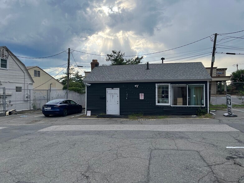More Photos Of 7229 Little River Tpke, Annandale Storefront Retail Office For Sale