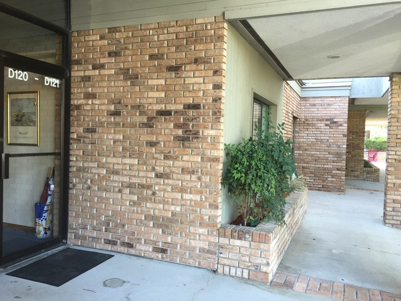 More Photos Of 5327 Commercial Way, Spring Hill Office For Lease