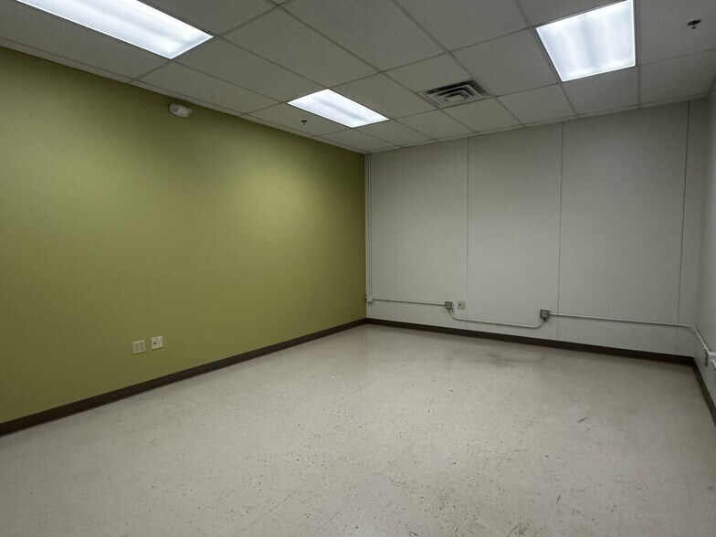 More Photos Of 400-500 Grand Ave, Joplin Office For Lease