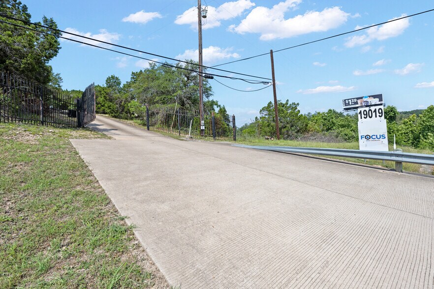 More Photos Of 19019 TX-71, Spicewood Office Residential For Lease