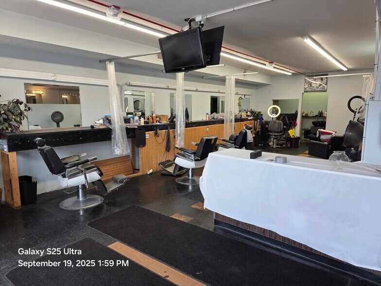 More Photos Of 1718-1726 W Roosevelt Rd, Broadview Storefront Retail Office For Sale