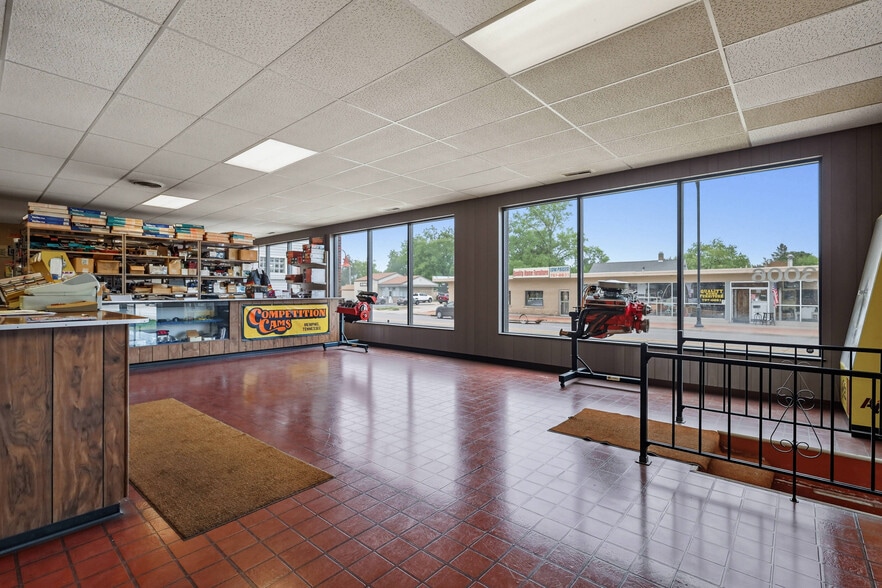 More Photos Of 3006 Avenue of the Cities, Moline Flex For Sale