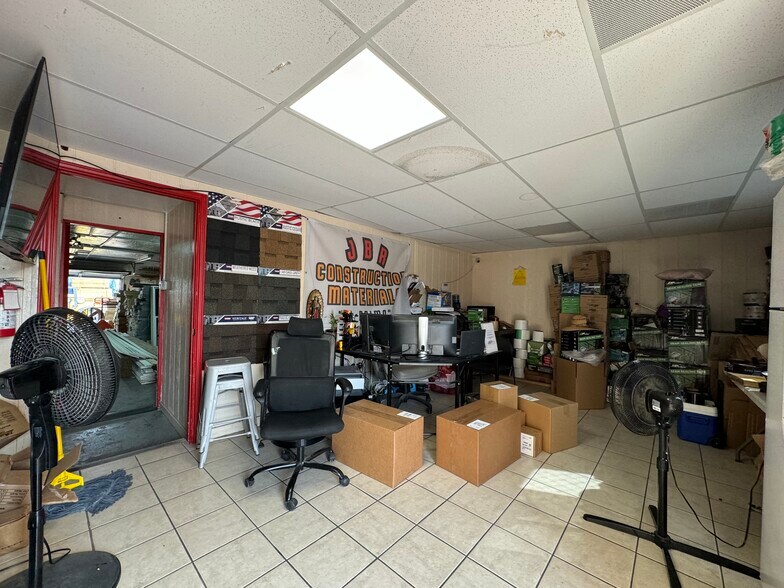 More Photos Of 250 Lavon Dr, Garland Industrial For Sale