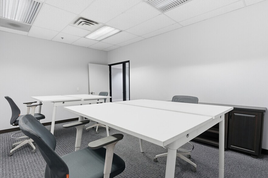 More Photos Of 3401 E Harbour Dr, Phoenix Light Manufacturing For Lease