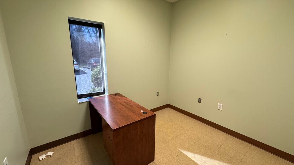 More Photos Of 4379 Easton Ave, Bethlehem Office For Sale