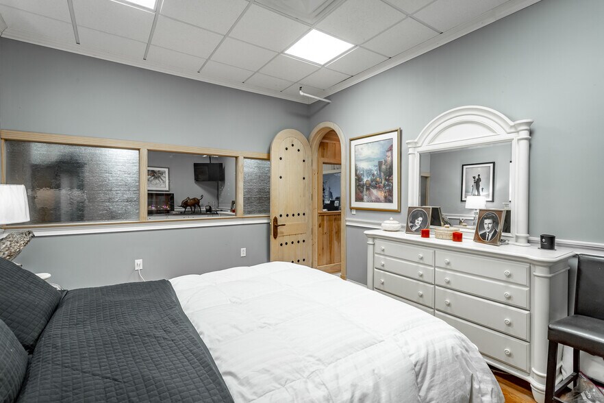 More Photos Of 395 S Ocoee St, Cleveland Showroom For Sale