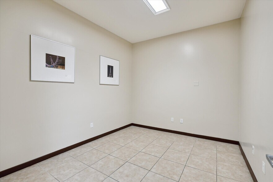 More Photos Of 3403 N Beach St, Fort Worth Medical For Sale