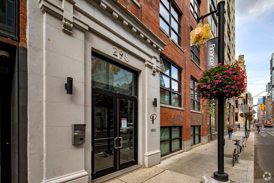 More Photos Of 296 Richmond St W, Toronto Office For Lease
