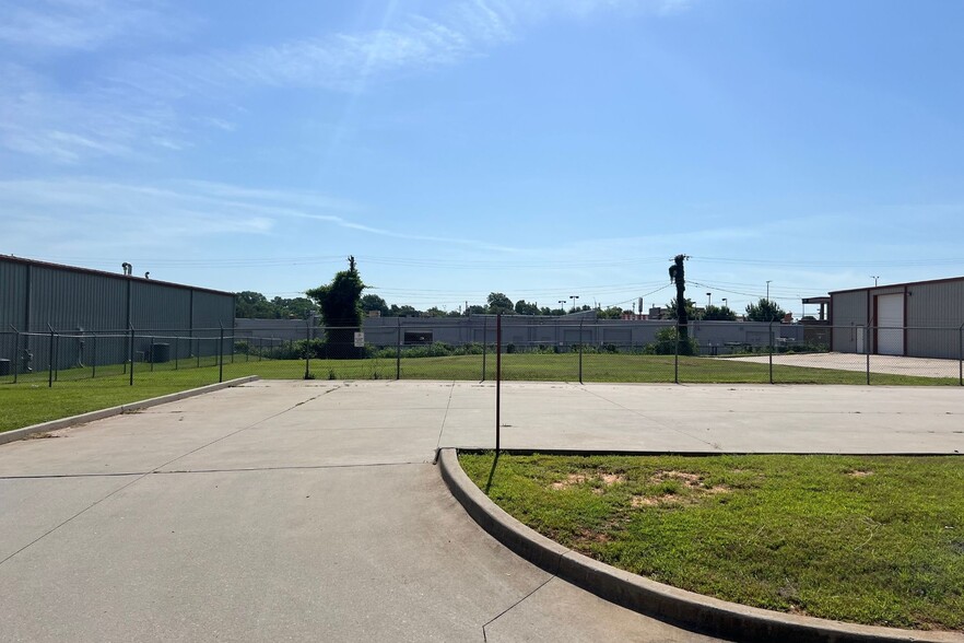More Photos Of 2820 Global Pky, Midwest City Industrial For Sale