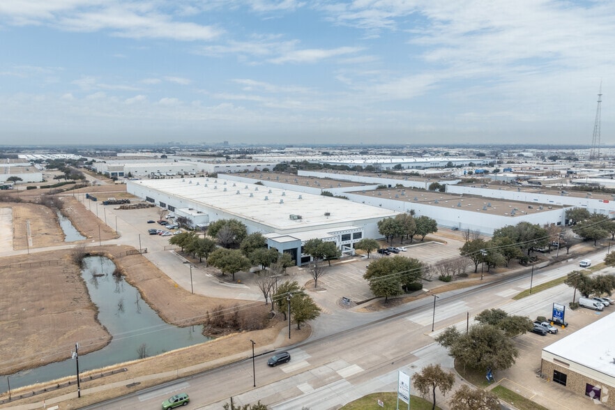 More Photos Of 2333 S Jupiter Rd, Garland Distribution For Lease