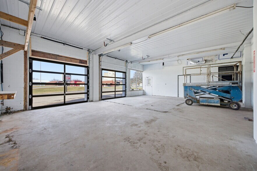 More Photos Of 400 5th Ave, New Brighton Auto Repair For Sale