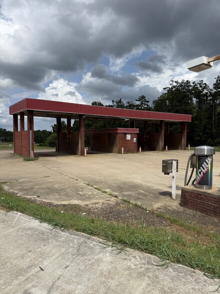 More Photos Of 19617 US-82, Carrollton Carwash For Sale