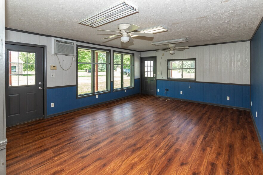 More Photos Of 288 W Brookville Rd, Fountaintown Office For Lease