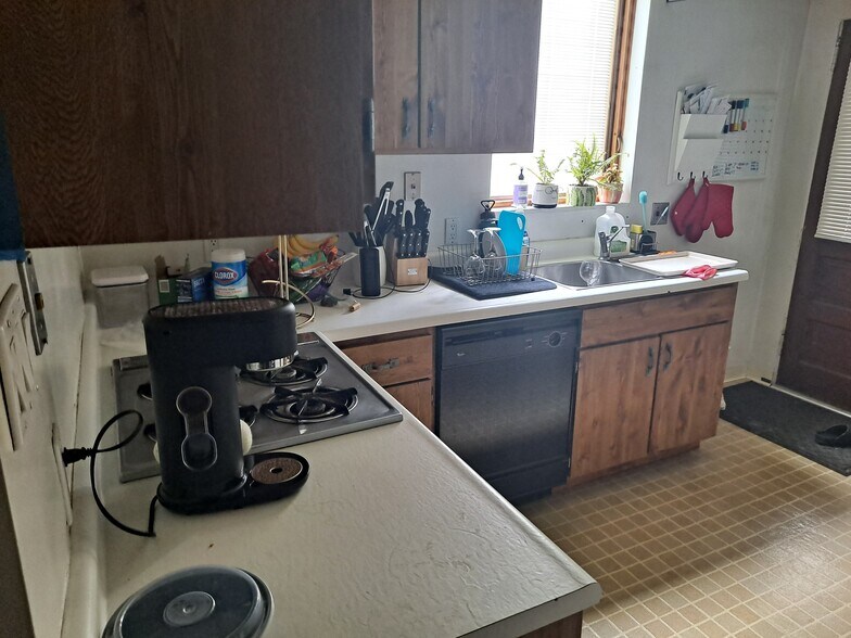 More Photos Of 1818-1820 Winhurst St, Pittsburgh Apartments For Sale