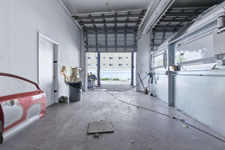 More Photos Of 612 N Dixie Hwy, Hollywood Auto Repair For Lease