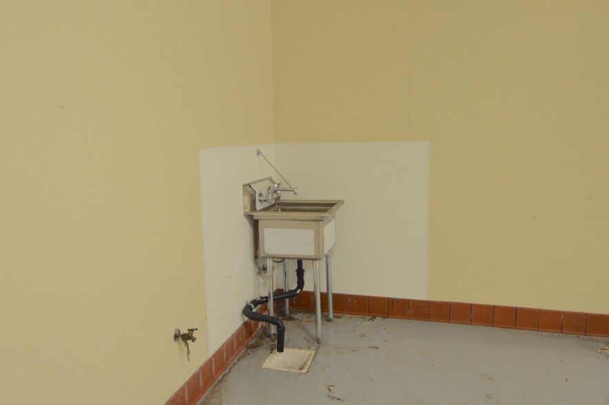 More Photos Of 3365 Martin Luther King Jr Blvd, Lynwood Unknown For Lease