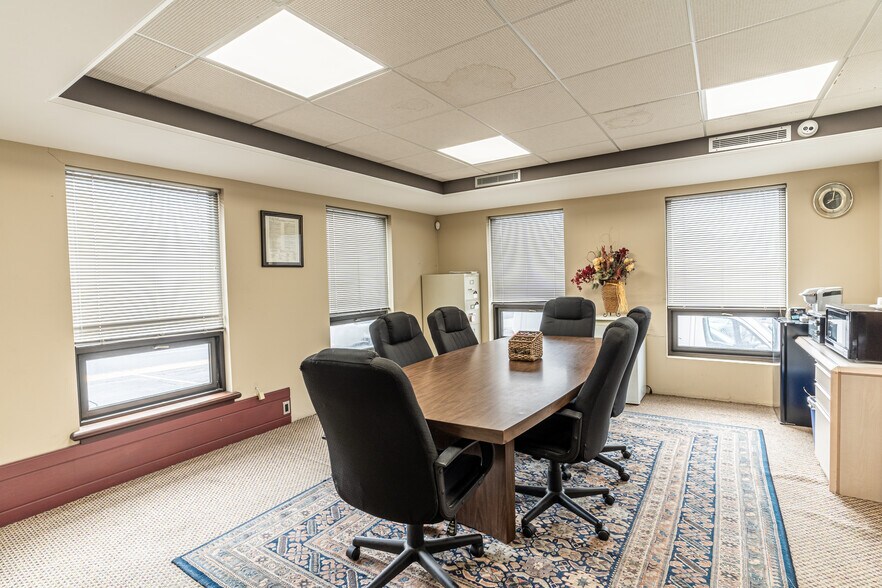 More Photos Of 55 Jefferson Blvd, Warwick Office For Sale