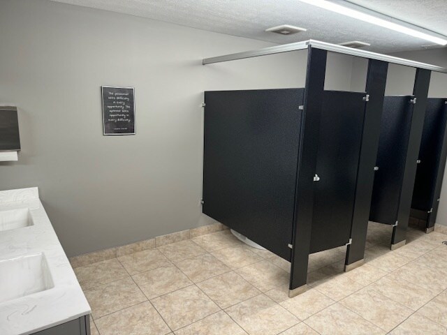 More Photos Of 3250-3268 Ruckriegel Pky, Louisville Light Manufacturing For Lease