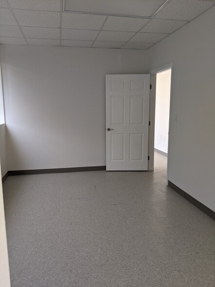 More Photos Of 2204 Justin Trl, Alpharetta Light Distribution For Lease