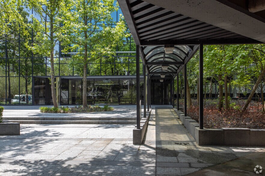 More Photos Of 10077 Grogans Mill Rd, The Woodlands Office For Lease