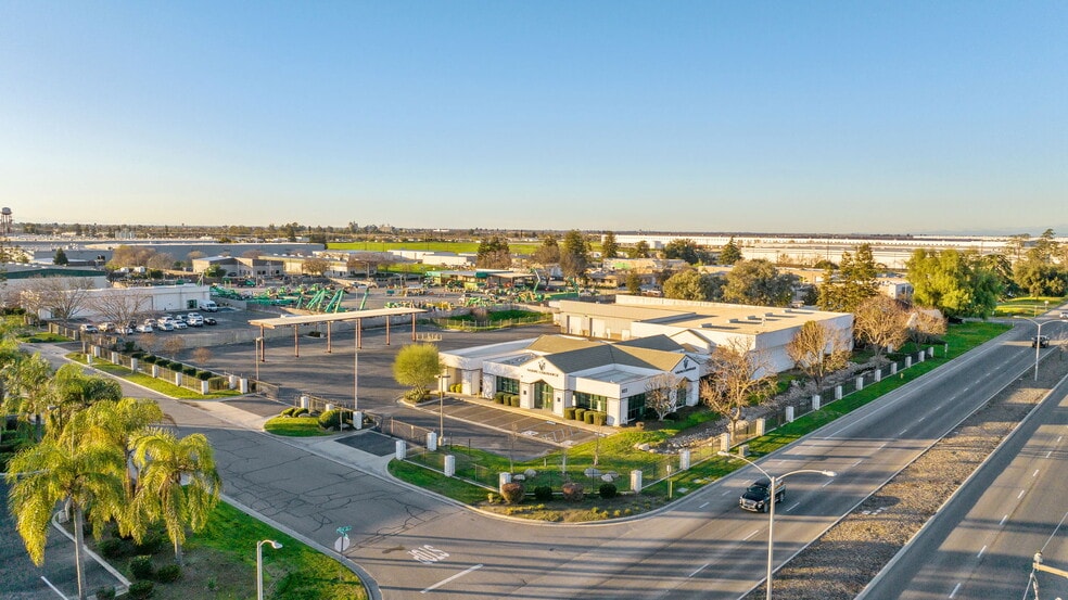 Primary Photo Of 1123 N Plaza Dr, Visalia Warehouse For Lease