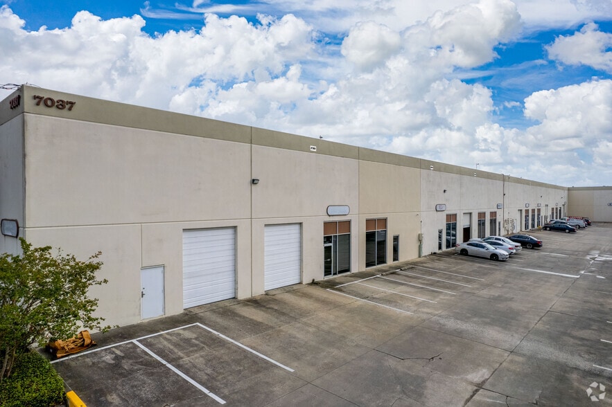 More Photos Of 7037 Commonwealth Ave, Jacksonville Warehouse For Lease