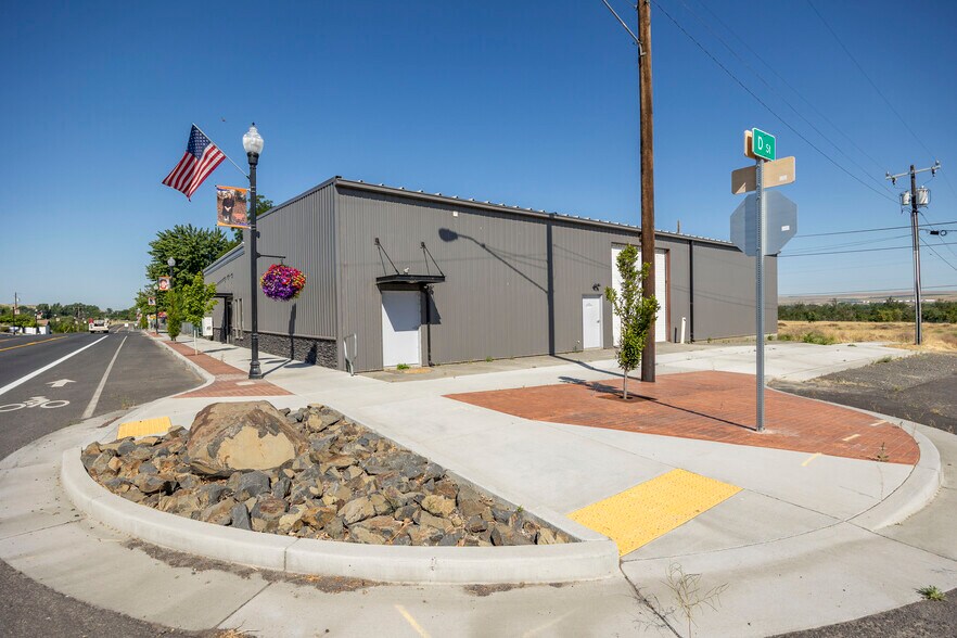More Photos Of 323 6th St, Umatilla Industrial For Lease