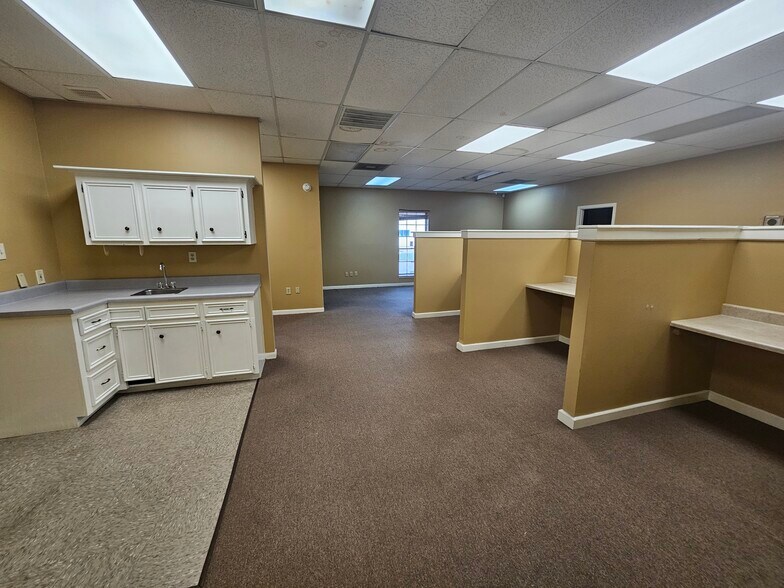 More Photos Of 14741 Pebble Bend Dr, Houston Loft Creative Space For Lease