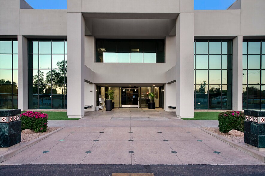 More Photos Of 4400 N 32nd St, Phoenix Medical For Lease