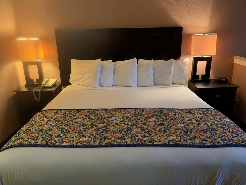 More Photos Of 5405 N Lincoln Blvd, Oklahoma City Hotel For Sale