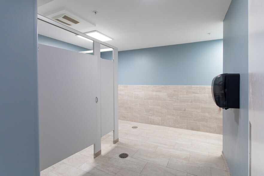 More Photos Of 901 9th St N, Great Falls Showroom For Lease