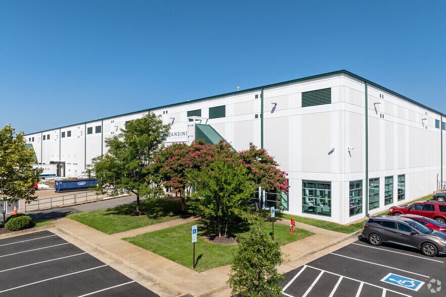 More Photos Of 11800-11900 N Lakeridge Pky, Ashland Distribution For Lease