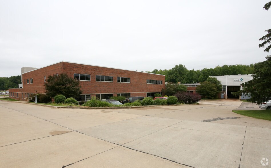 Primary Photo Of 16490 Chillicothe Rd, Chagrin Falls Office For Lease