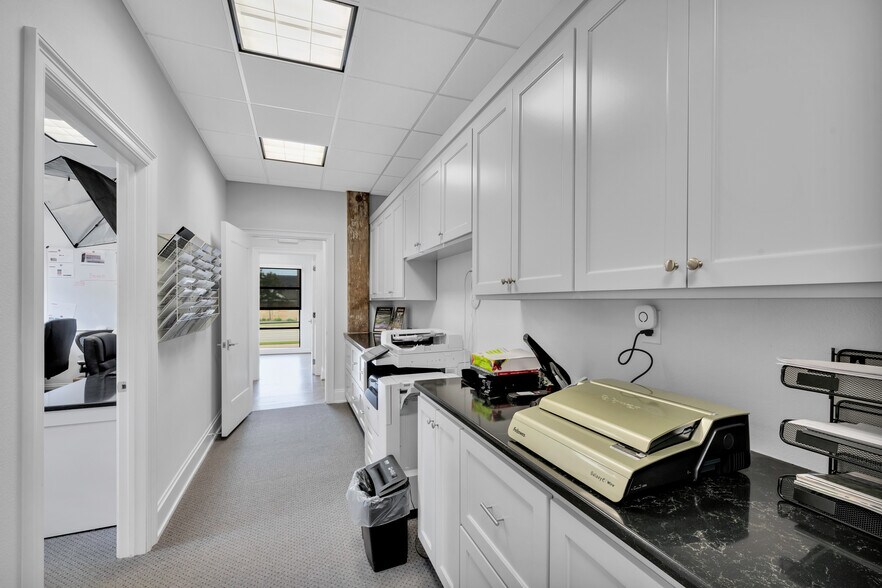 More Photos Of 4838 White Settlement Rd, Fort Worth Loft Creative Space For Lease