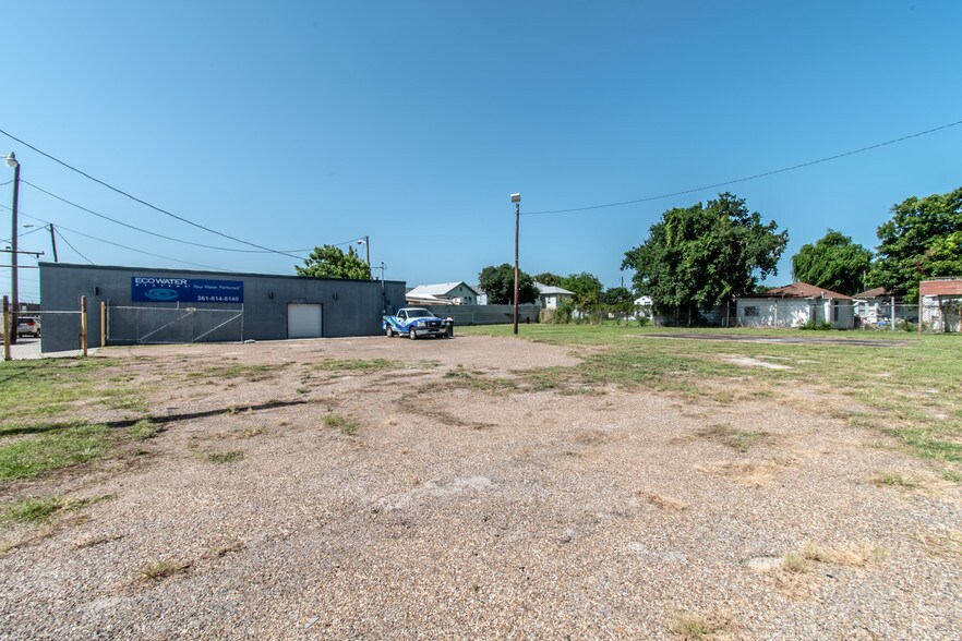 More Photos Of 620 S Staples St, Corpus Christi Auto Dealership For Sale