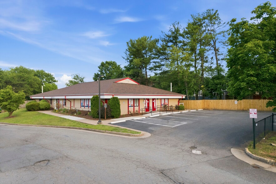 More Photos Of 83 Sugarland Run Dr, Sterling Daycare Center For Lease